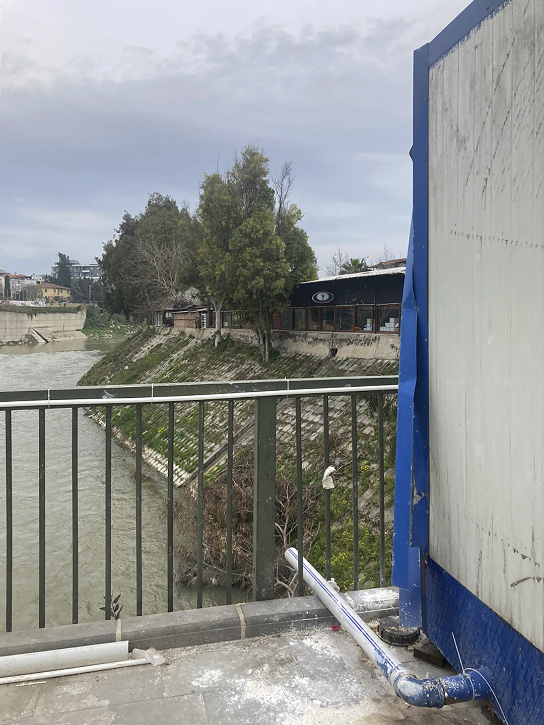 Antakya, Asi Nehri'ne doğrudan akıtılan tuvalet gideri, Mart 2023. Fotoğraf: Bediz Yılmaz